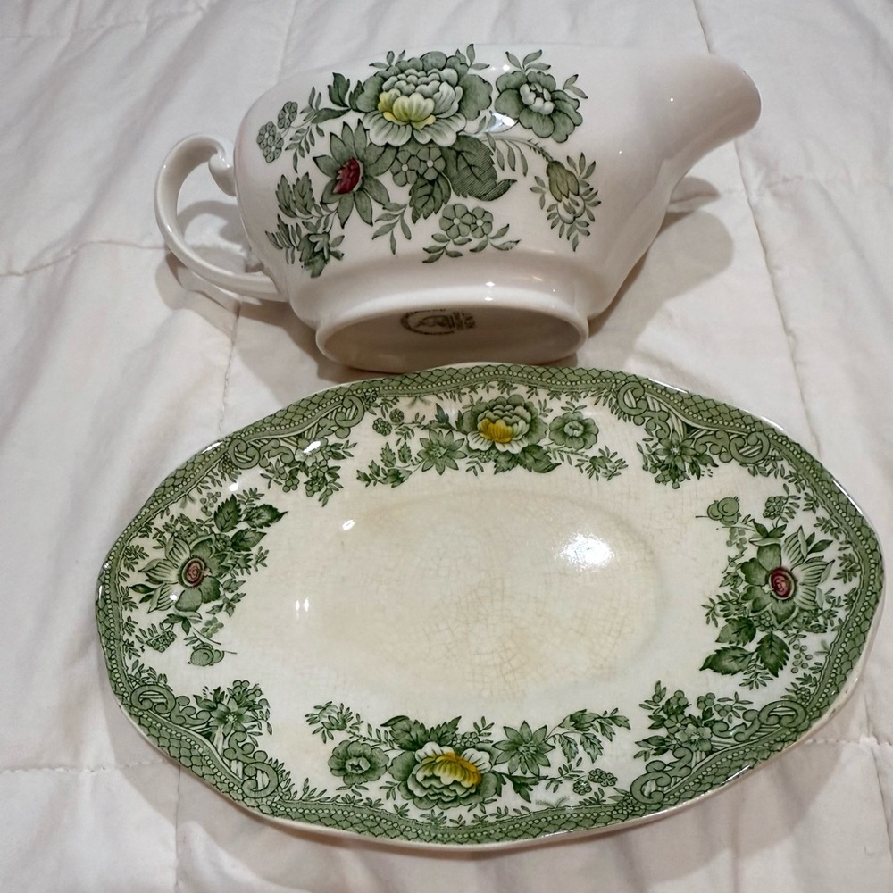 Wedgwood Green and White Floral Gravy Boat Set